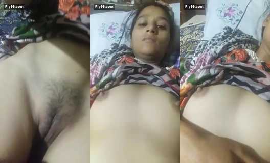 Cute Desi Girl Showing her Boobs and Pussy
