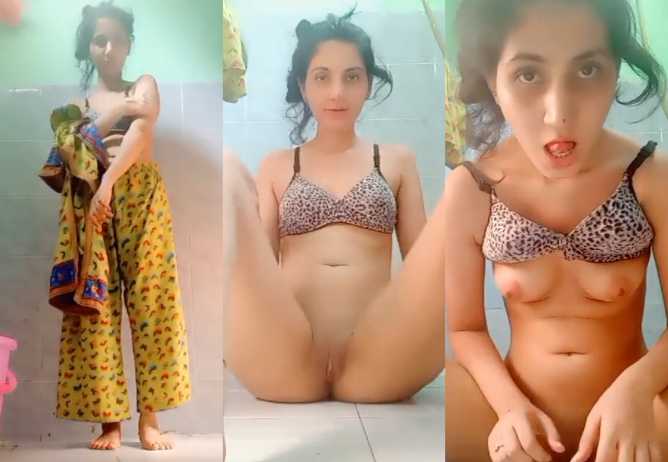 Horny Girl Small Boobs and Pussy