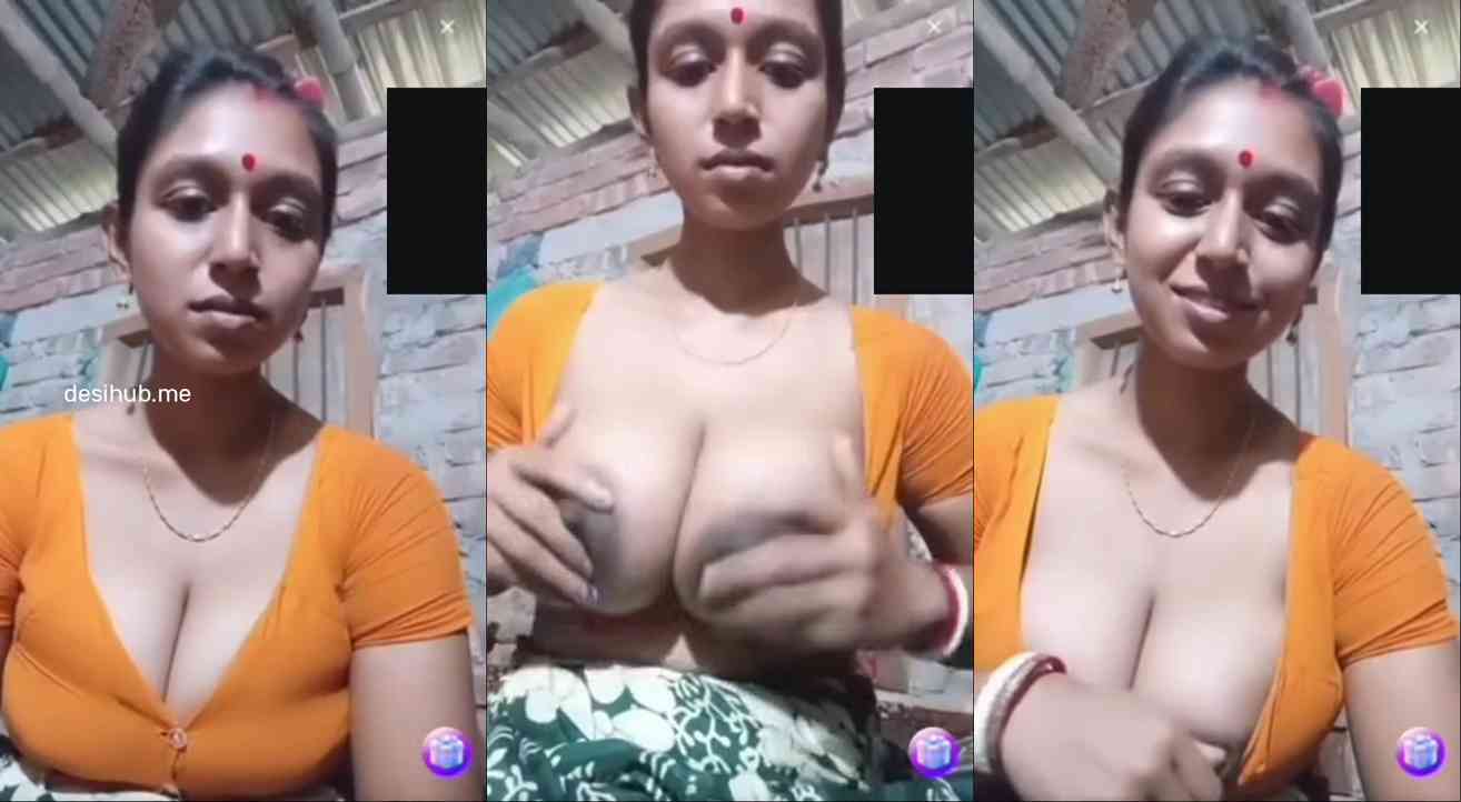 Kolkata Bangali Bhabhi Showing Her Big Boobs Online
